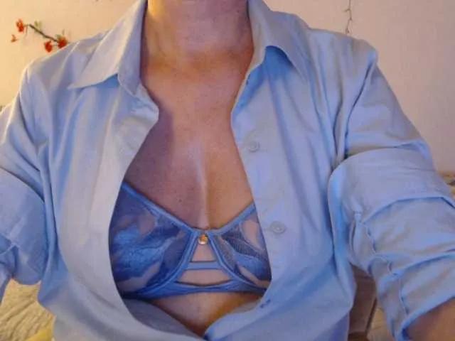 goodSnowQueen on BongaCams 