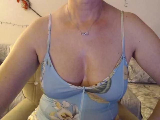 goodSnowQueen on BongaCams 