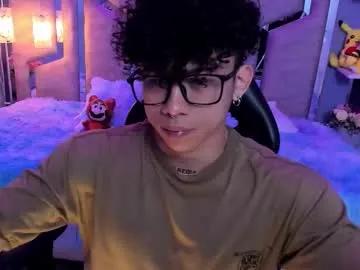 akazaboy on Chaturbate 