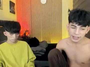 alluring_alpha — MERRY CHRISTMAS EVERYONE #asian #twink #couple #skinny #femboy [5555 tokens remaining]