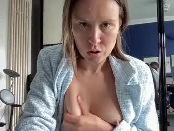 eatmypie69 — Goal 1 : Squirt (6998 tokens remaining) Follow my  pieeater69 #milf #squirt #bigpussylips #outdoors #anal