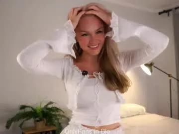 emmiemurray — g: show freckles + lick finger close up / Call me Aurora, I'm from Venice, I'm #18 y.o. Will you be my friend? #bigboobs #new #teen #blonde [23 tokens remaining]