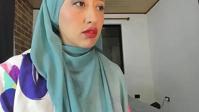 adila_anich on StripChat