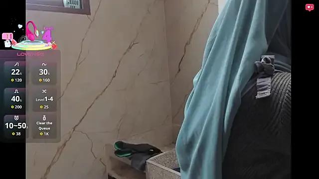 adila_anich on StripChat