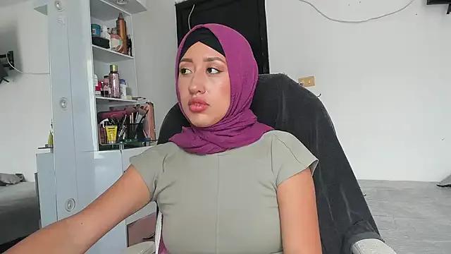 adila_anich on StripChat