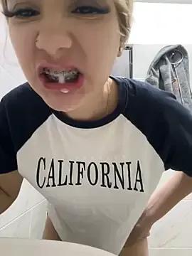 akirahattori on StripChat