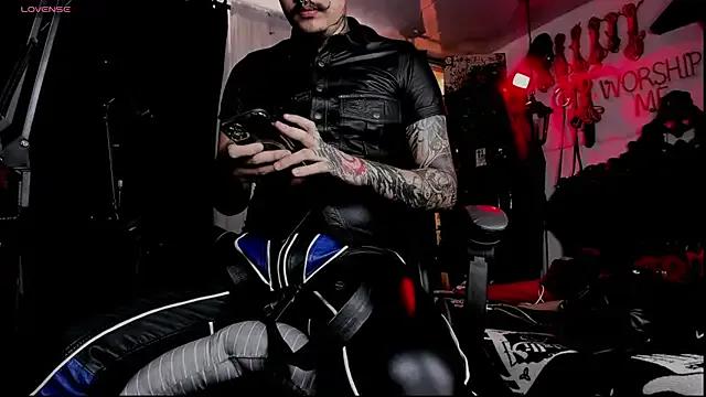 allanhurtss on StripChat 