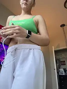 AllesandraLove on StripChat 