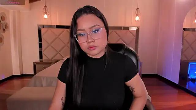 AmberLewis_ — Full Naked + Spanks Ass 