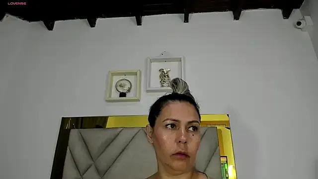 ariana-martins on StripChat 