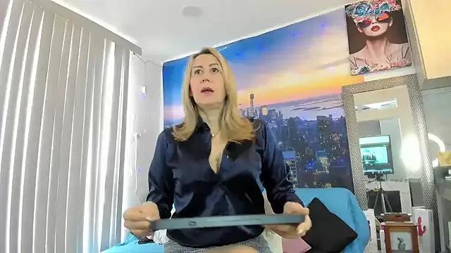 ashleymilf_1 on StripChat