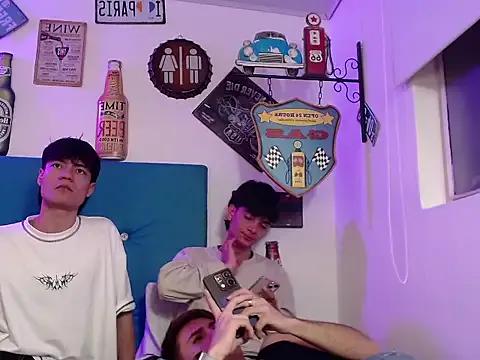 axel_milo_kairo_and_noa — KISS