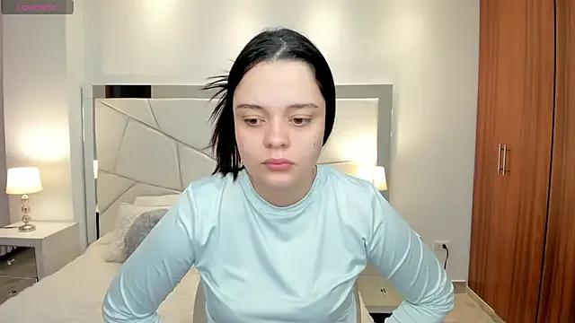 Bella-hadiid on StripChat 