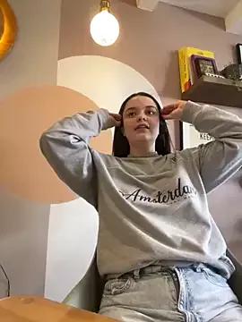 Bella-hadiid on StripChat 