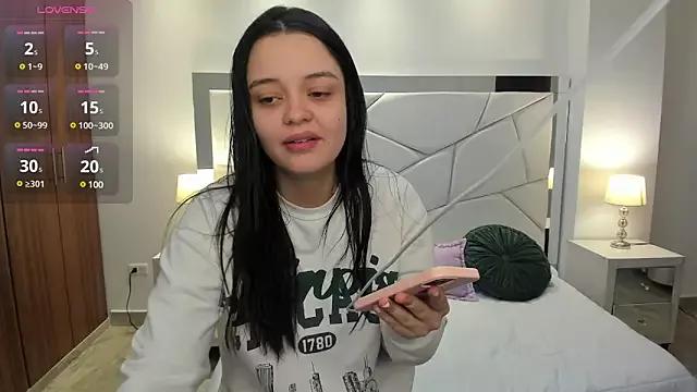 Bella-hadiid on StripChat 