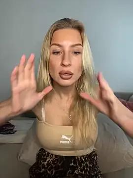 belle98 on StripChat 