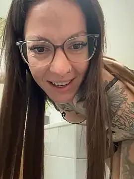 BrownieyQueen — tights off & show 