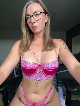BunnyDiamond1 on StripChat 