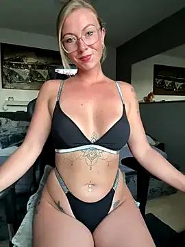 BunnyDiamond1 on StripChat 