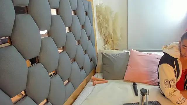 crystal_sm on StripChat