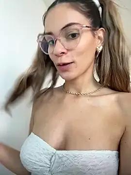 cuteluci_ — make my pussy very wet