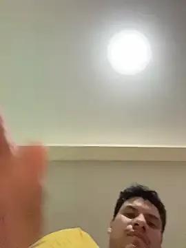 DaylaOficial — Show squirt en bao pblico