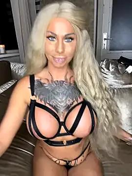Dutchhbarbie — Roze Mercedes