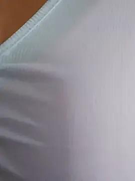 Ellie-L-Elizabeth — Take that shirt off & bounce your Tits