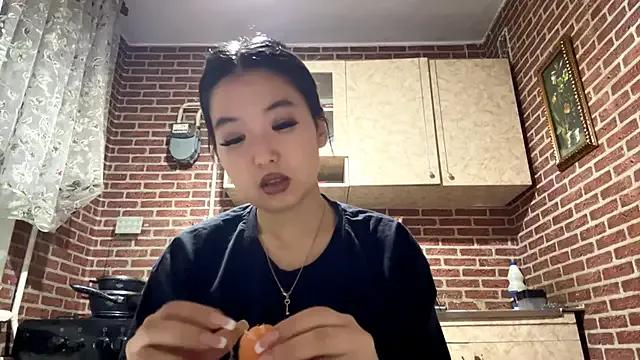 EmmaLeexth on StripChat 