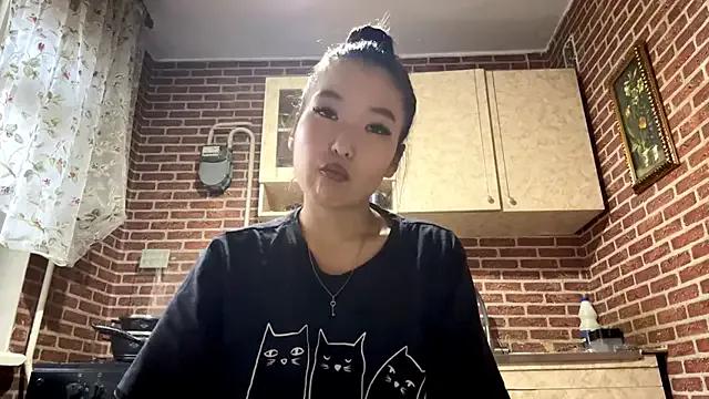 EmmaLeexth on StripChat 