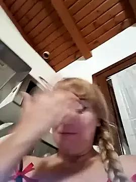 EmmaQueen4 on StripChat 