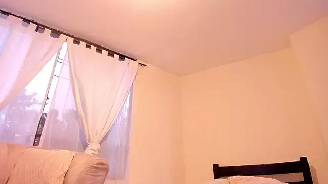 evely_coelloo on StripChat 