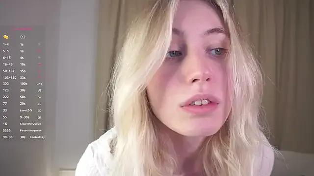 HoneyRay — Lower my shorts and ass massage