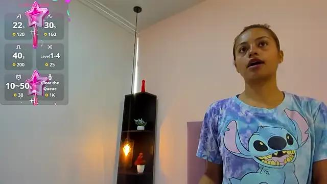 HoollyHendrix — top off+spit tits