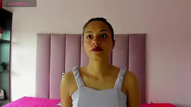 HoollyHendrix on StripChat 