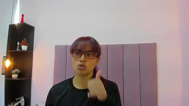 HoollyHendrix on StripChat 