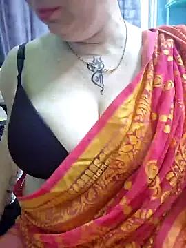 Indian_Coupl3 — Boob's oil massage