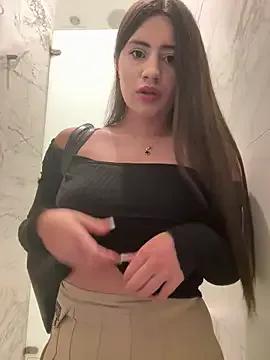 Isabella21_ on StripChat