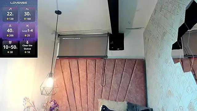 Issa_Milf__ on StripChat