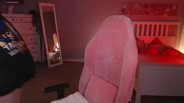 Keke_Pallmer on StripChat 