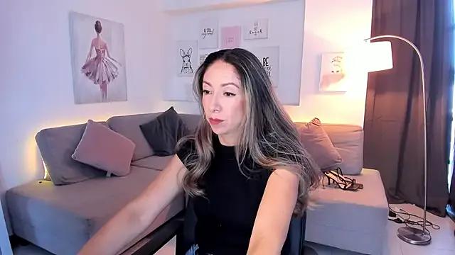 Laly_dolce — Oil that big booty + spank x5