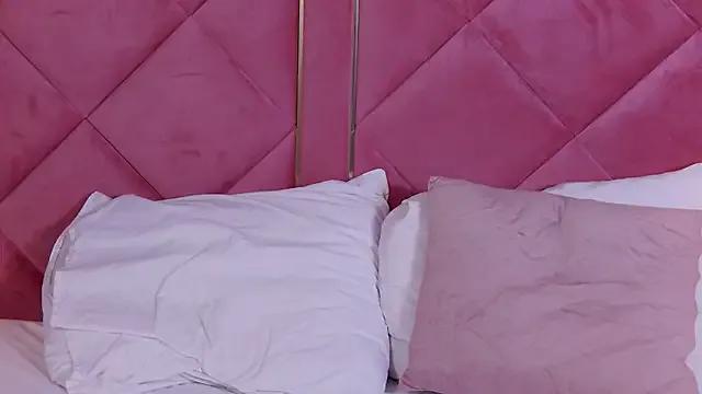 LaraAddison on StripChat 