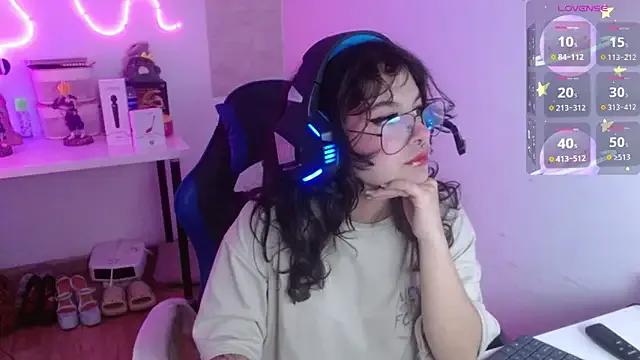 larah_uwu on StripChat 
