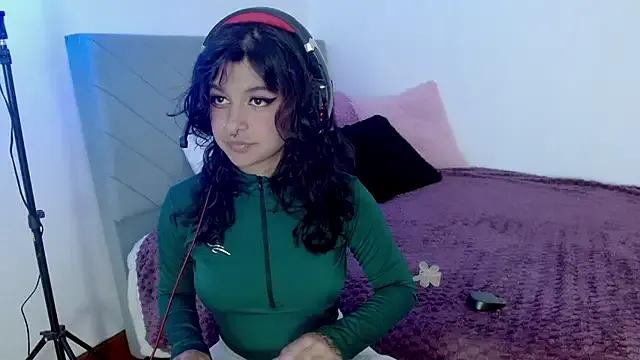 larah_uwu on StripChat 