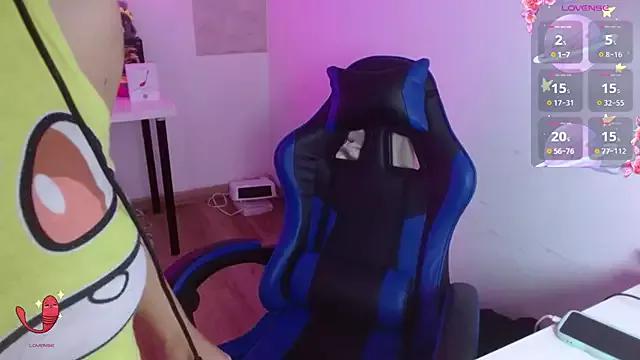 larah_uwu on StripChat 