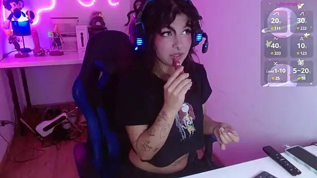 larah_uwu on StripChat 