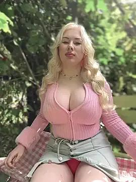LaraHollywood — Play my big TETAS at the park
