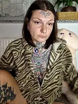 lizzardqueeen — New toy unboxing + 5 nudes LT