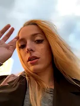 LoraaDoll — TIGHT CAMELTOE CLOSE UP PUBLIC