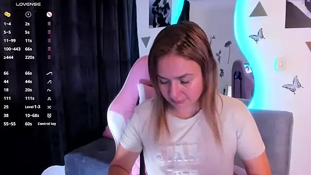 luciamature_ on StripChat